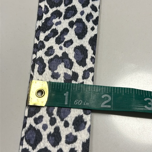 NWOT- Stylish Adjustable White and Navy Blue  Bag Animal Print Strap. - Picture 7 of 10